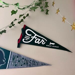 Noah Kahan Green Pennant